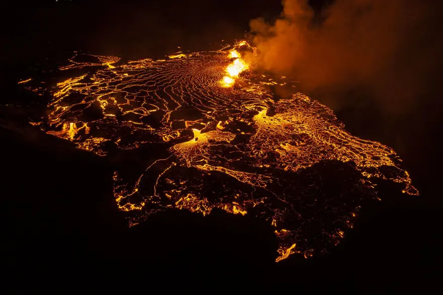 İzlanda'da volkan patlaması: Magma yeryüzüne çıktı 2