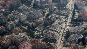 Kahramanmaraş'ta 7,7 ve 7,6 büyüklüğünde deprem Kahramanmaraş'ta 7,7 ve 7,6 büyüklüğünde deprem