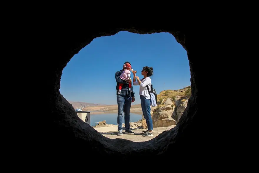 Arkeolog çiftin bebeği Sarya Hasankeyf kazı ekibinin neşe kaynağı oldu 20 Arkeolog çiftin bebeği Sarya Hasankeyf kazı ekibinin neşe kaynağı oldu 20