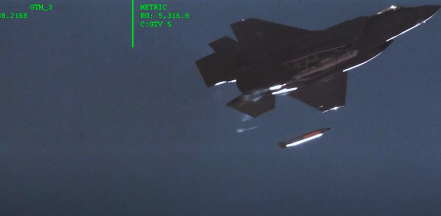 F-35'TEN BİR İLK (NÜKLEER BOMBA İLE UÇTU) 39