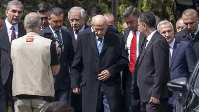 Devlet Bahçeli'den iki ay sonra ilk görüntü: Türkeş'in mezarını ziyaret etti