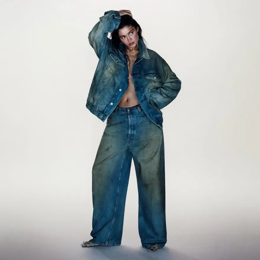 Kylie Jenner Acne Studios'un yeni sezon denim koleksiyonunu tanıttı 