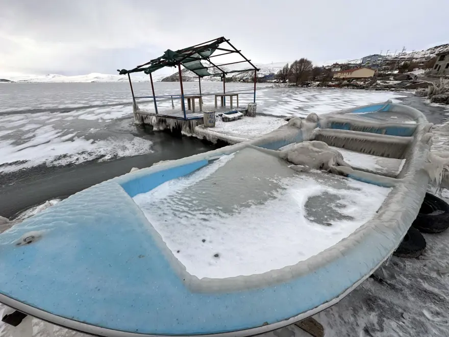 Antartika değil Çıldır Gölü: "Ağlayarak dondu" 19