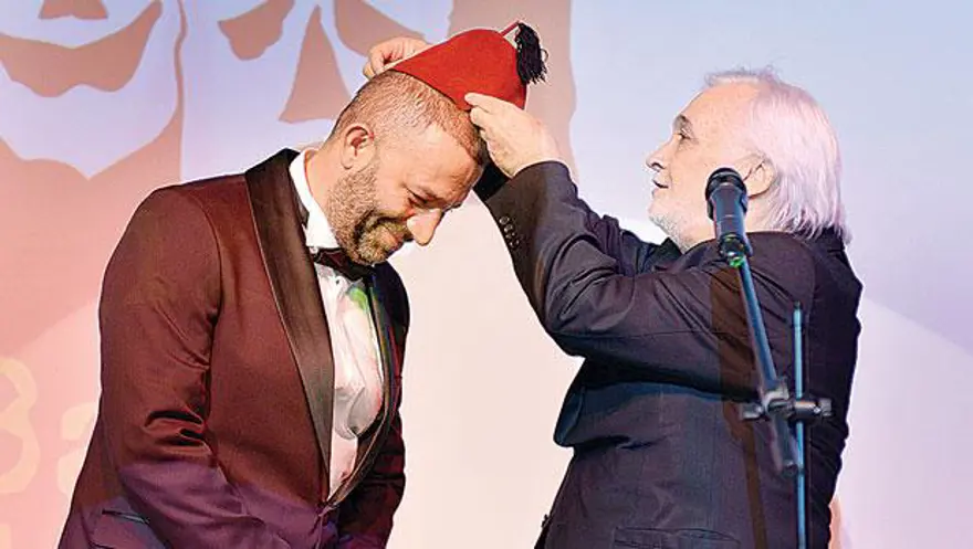 Dümbüllü'nün fesi artık Şevket Çoruh'ta (Baba Sahne açıldı) 1