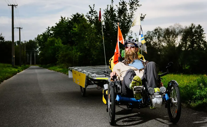 Güneş enerjili bisikletiyle dünyayı geziyor 7