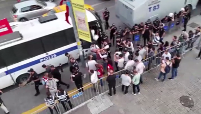 Kadıköy'de mitingde yasa dışı pankart açan 12 kişiye tutuklama