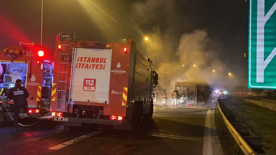 Seyir halindeki İETT otobüsünde yangın 6