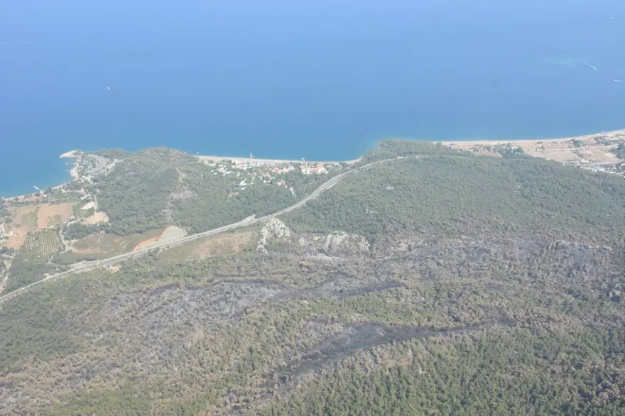 Kemer ilçesinde yanan alanlar havadan görüntülendi 9