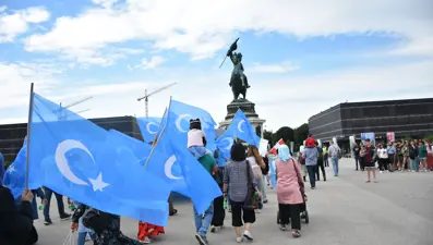 Avusturya'da Uygur Türkleri Çin'i protesto etti