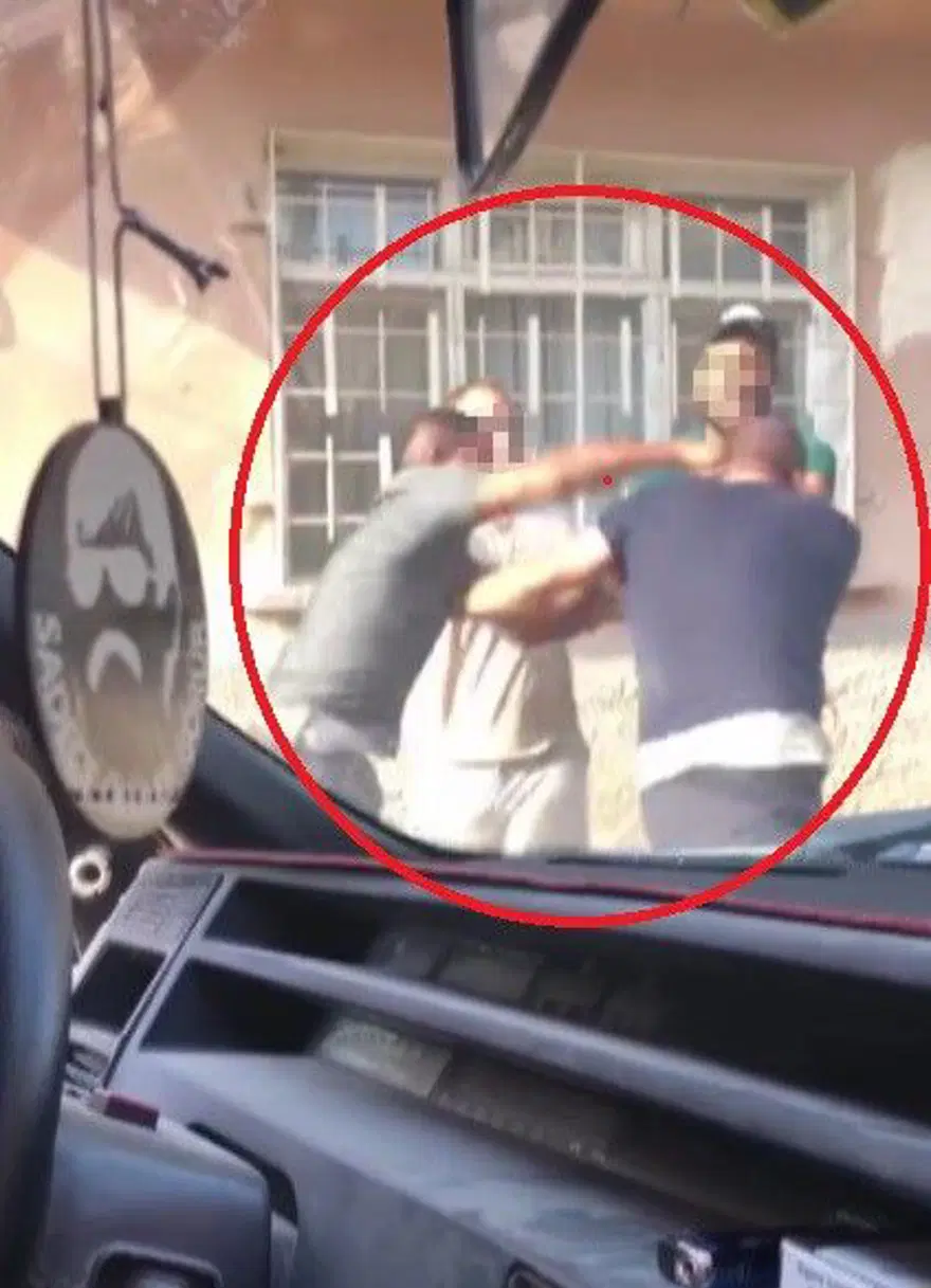 Hatay'da tekmeli yumruklu kavga: Sokak boks ringine döndü! 