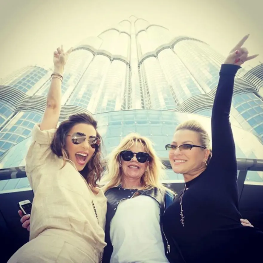 Eva Longoria fotoğraf uğruna yerlerde süründü 3