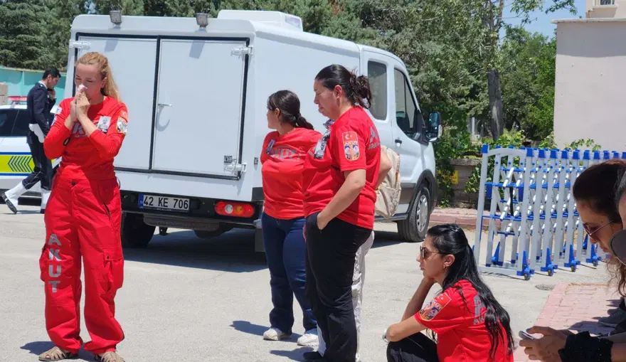 DEPREM BÖLGESİNE DE GİTMİŞ 3 DEPREM BÖLGESİNE DE GİTMİŞ 3
