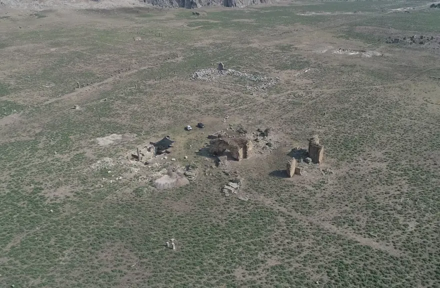 Adana'daki Anavarza Antik Kenti'nde gladyatör mezarlarına rastlandı 24 Adana'daki Anavarza Antik Kenti'nde gladyatör mezarlarına rastlandı 24