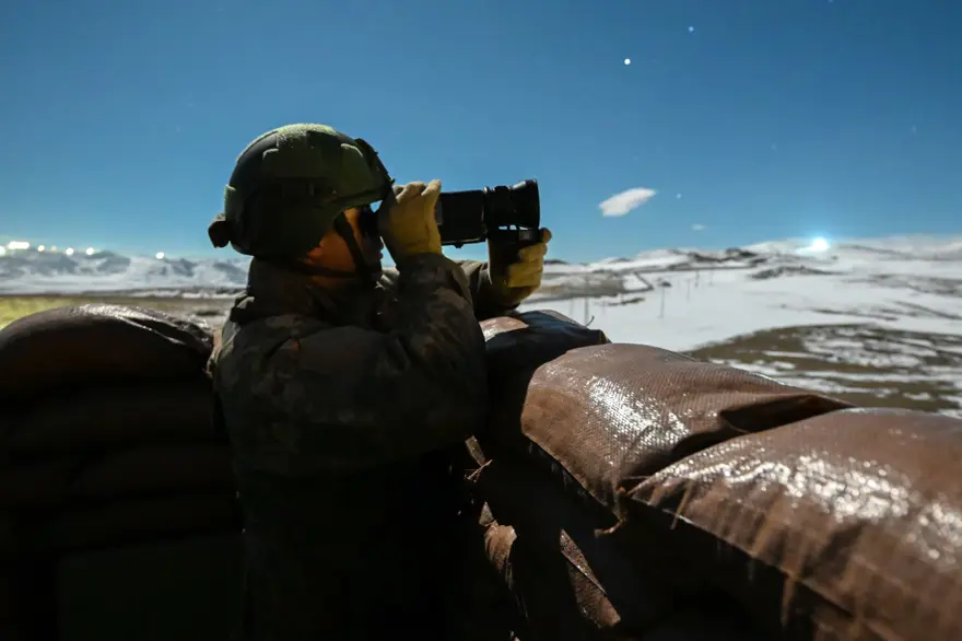 "Hudut kartalları" yeni yılı elleri tetikte karşıladı 37