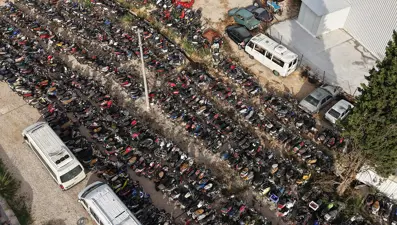 Yediemin araç mezarlığına döndü. Milyonluk araçlar çürümeye terk edildi