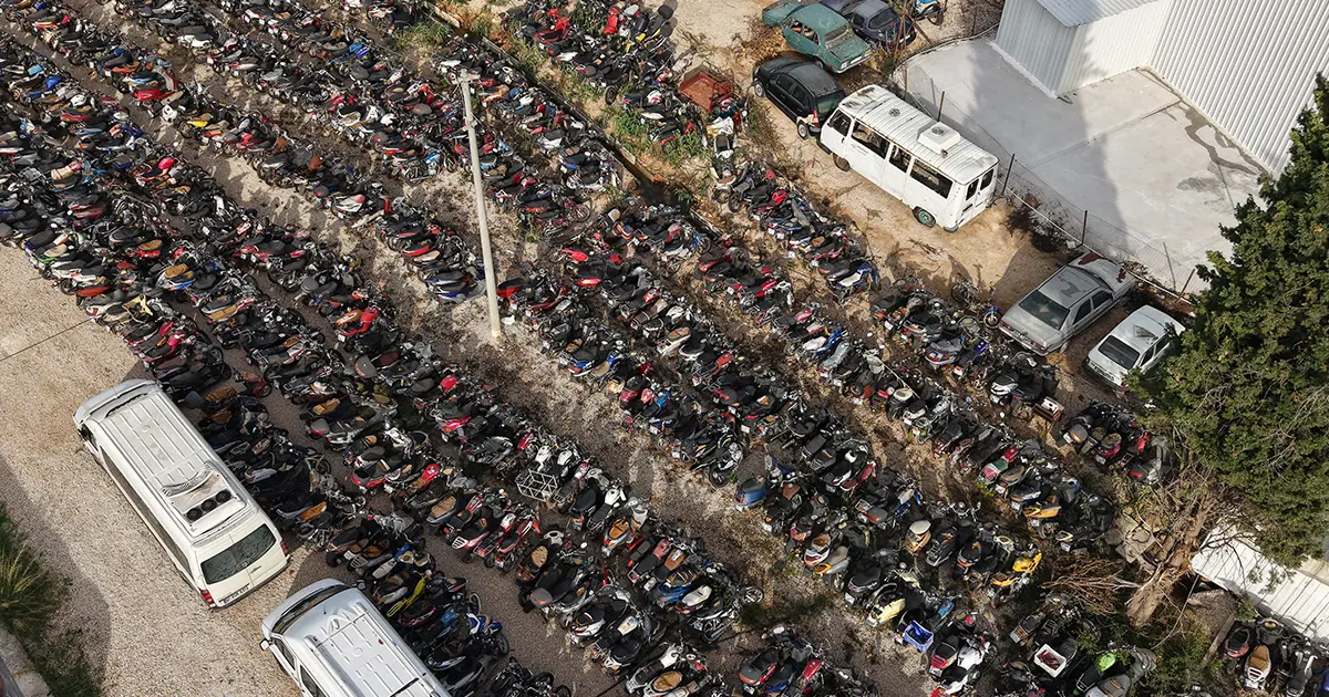 Yediemin araç mezarlığına döndü. Milyonluk araçlar çürümeye terk edildi