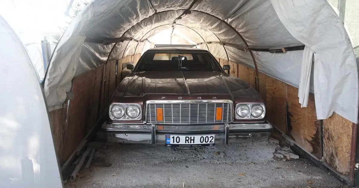 Bu serada sebze değil klasik araba yetişiyor. Çocukluk hayâliydi, mesleği oldu