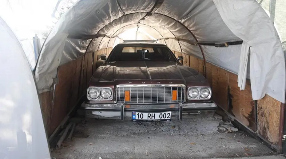 Bu serada sebze değil klasik araba yetişiyor. Çocukluk hayâliydi, mesleği oldu