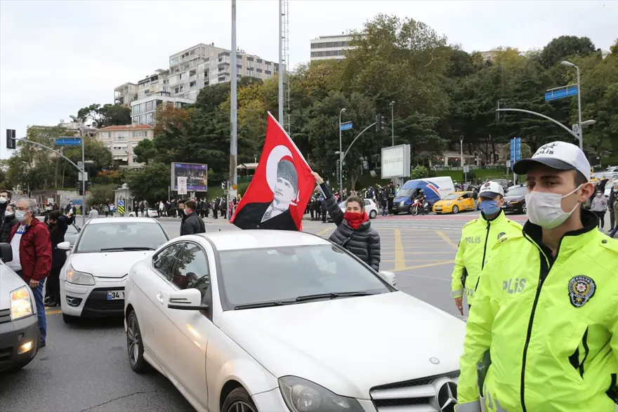 Vatandaşlar, Dolmabahçe Sarayı'nda Atatürk'ü andı 9