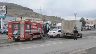 Şırnak'ta kamyonet ile otomobil çarpıştı: 5 yaralı