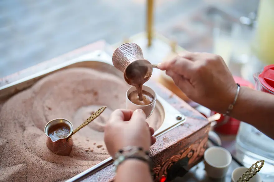 Osmanlı'dan günümüze uzanan lezzet: Bir kahve içen, ikinci fincanı da istiyor 2 Osmanlı'dan günümüze uzanan lezzet: Bir kahve içen, ikinci fincanı da istiyor 2