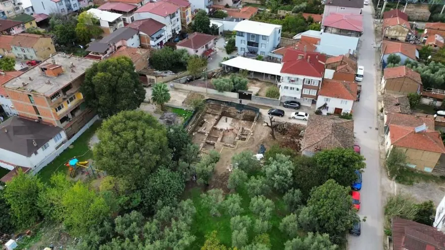 400 METREKARELİK TABAN MOZAİĞİ ORTAYA ÇIKARILDI 2