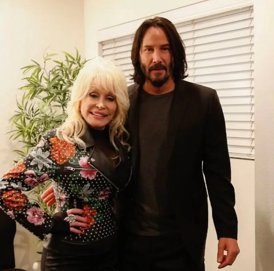 Keanu Reeves’ten hayranlarına nazik hareket (Asla temas yok) 1