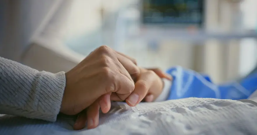 30 yaşında 5 belirtiyle hastaneye gitti: Menopoz dediler ama meğer ölümcül bir kansermiş, annesi de aynı hastalığa yakalandı 2