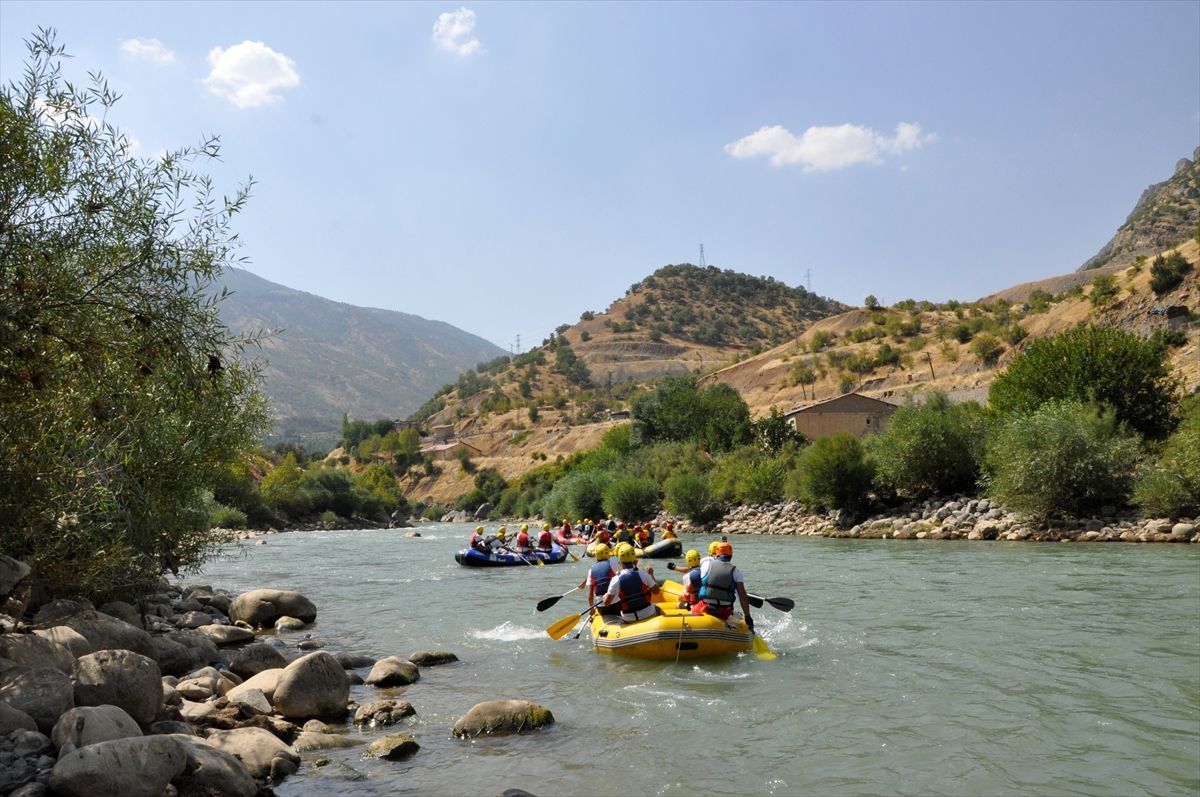 Hakkari'nin Zap Deresi'nde rafting heyecanı