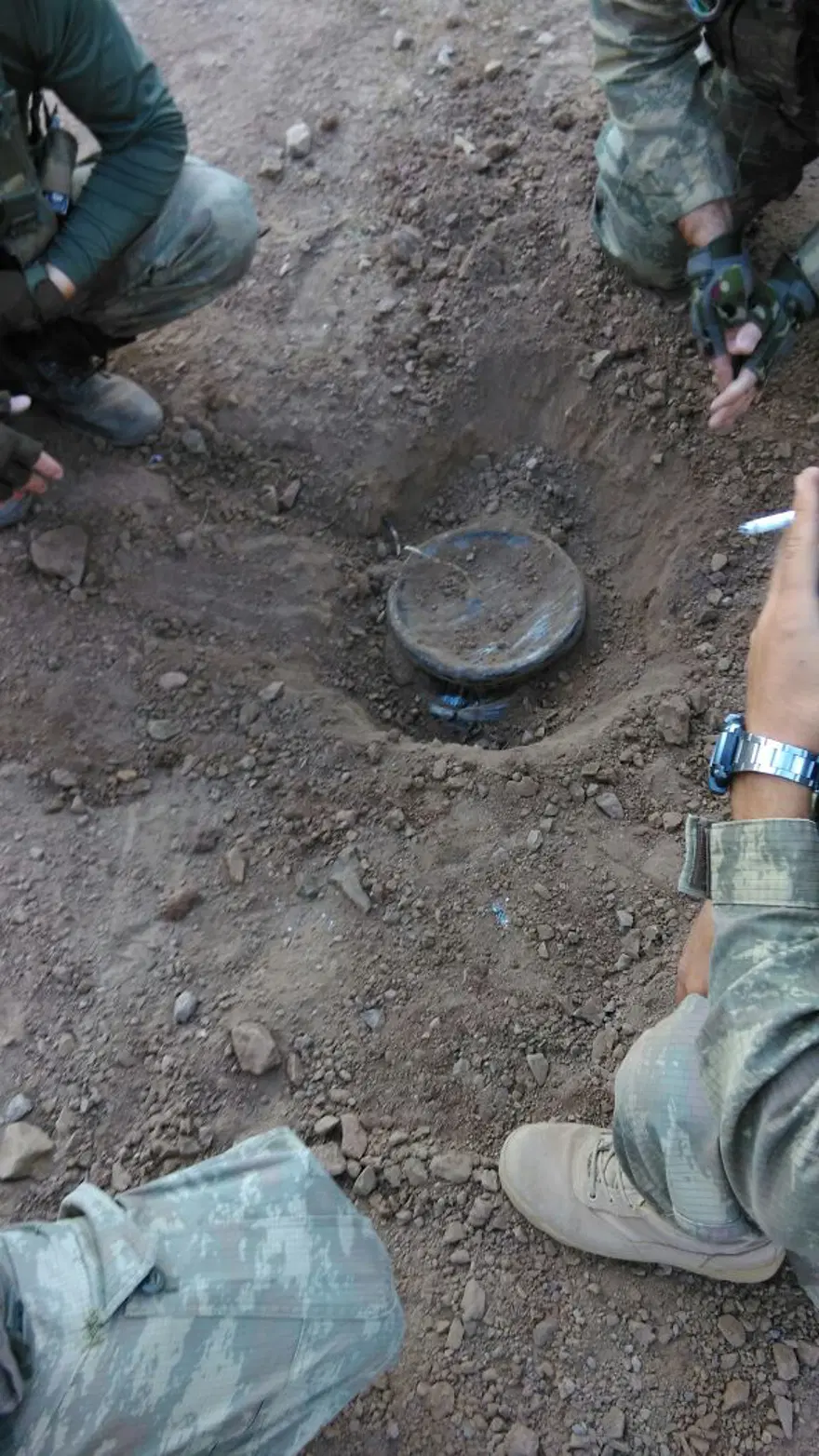 PKK'lıların hazırladığı el yapımı patlayıcılar imha edildi 4