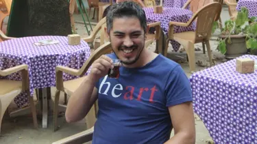 "Heart" tişörtü giydi, emniyeti alarma geçirdi