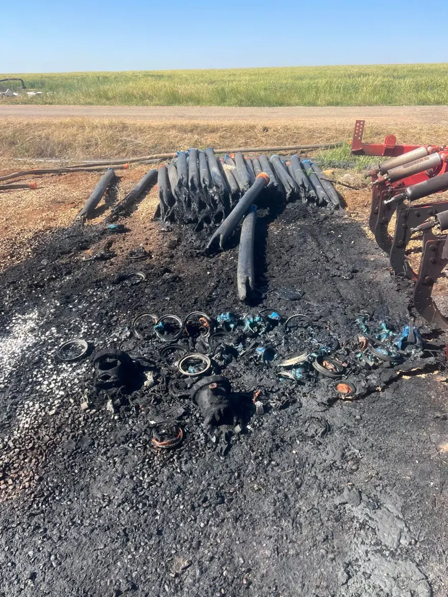 Mardin'de traktör ve trafoları ateşe verdiler 8