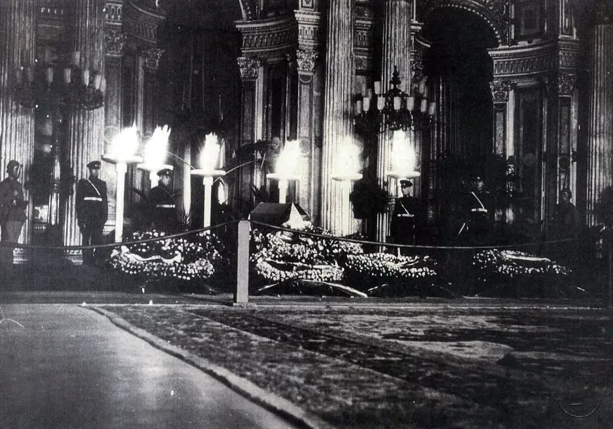 Atatürk’ün naaşının Anıtkabir’e naklinin renkli görüntüleriortaya çıktı 24 Atatürk’ün naaşının Anıtkabir’e naklinin renkli görüntüleriortaya çıktı 24