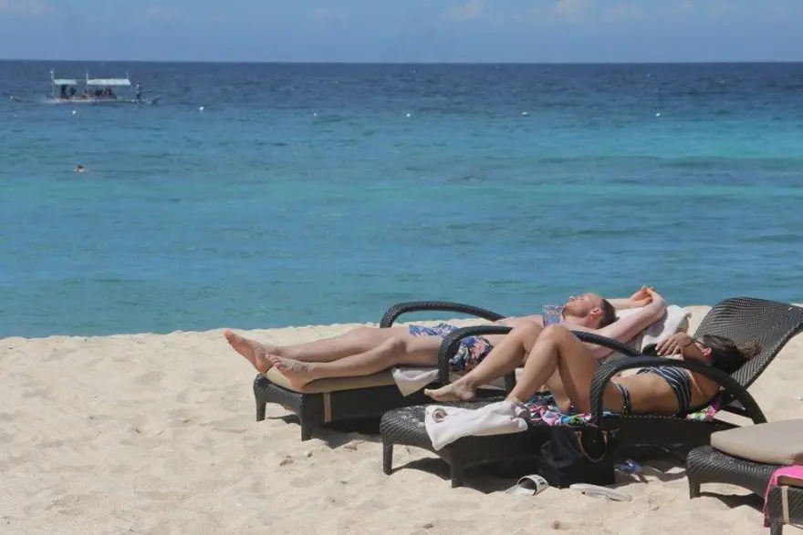 Filipinler 1 milyar dolar gelir getiren turistik adayı kapattı 