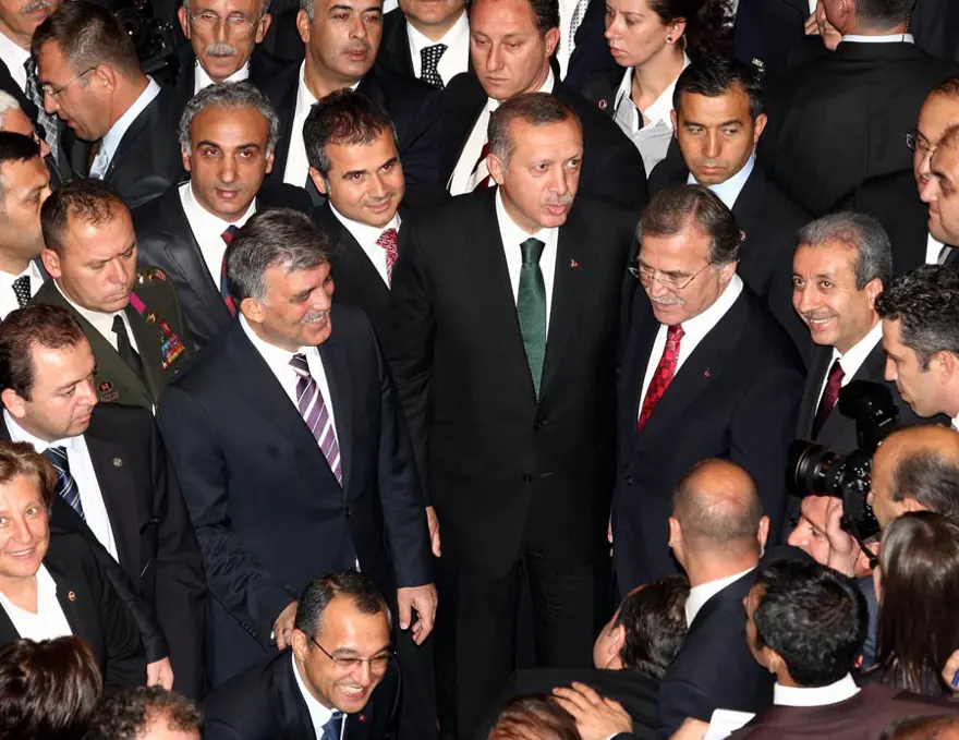 Siyasetçiler resepsiyonda buluştu 