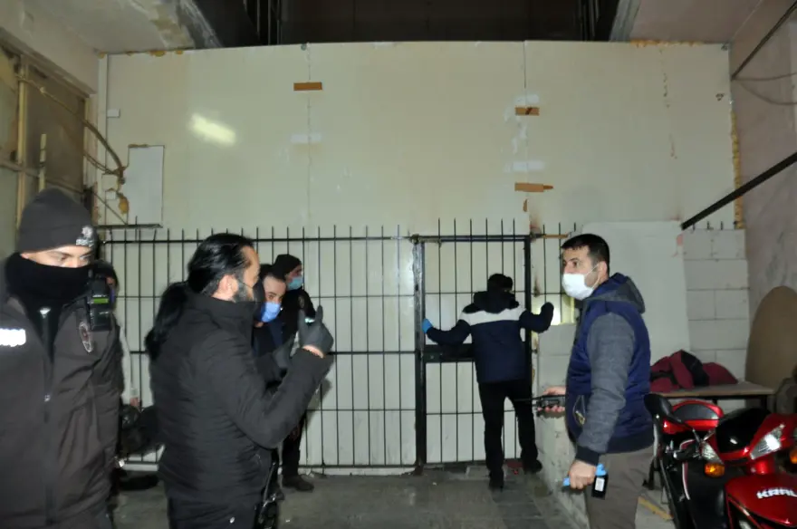 Polisin kapattığı kahvehaneyi 2 saat sonra yeniden açtılar 
