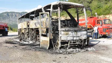 Antalya'da tur otobüsü yandı