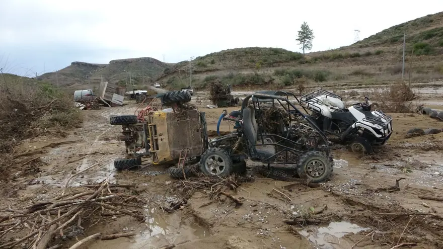 Sel safari istasyonunu vurdu, onlarca ATV kayıp 9