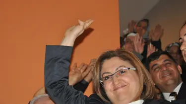 Kabineden bir başkan çıktı