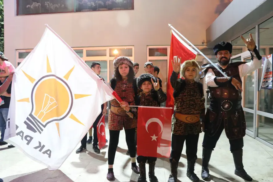 Türkiye genelinde seçim kutlamaları 16