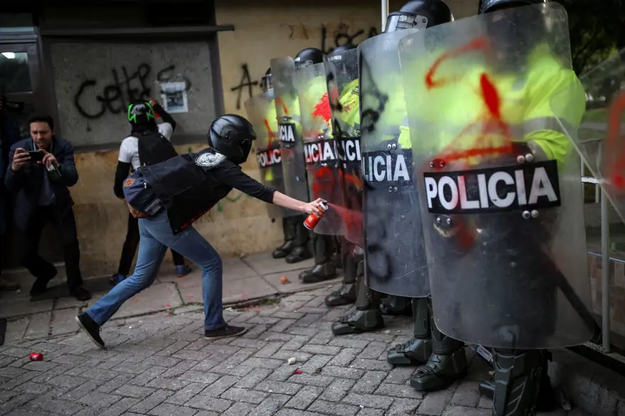 Kolombiya'da polis şiddeti protestoları: 10 ölü 13