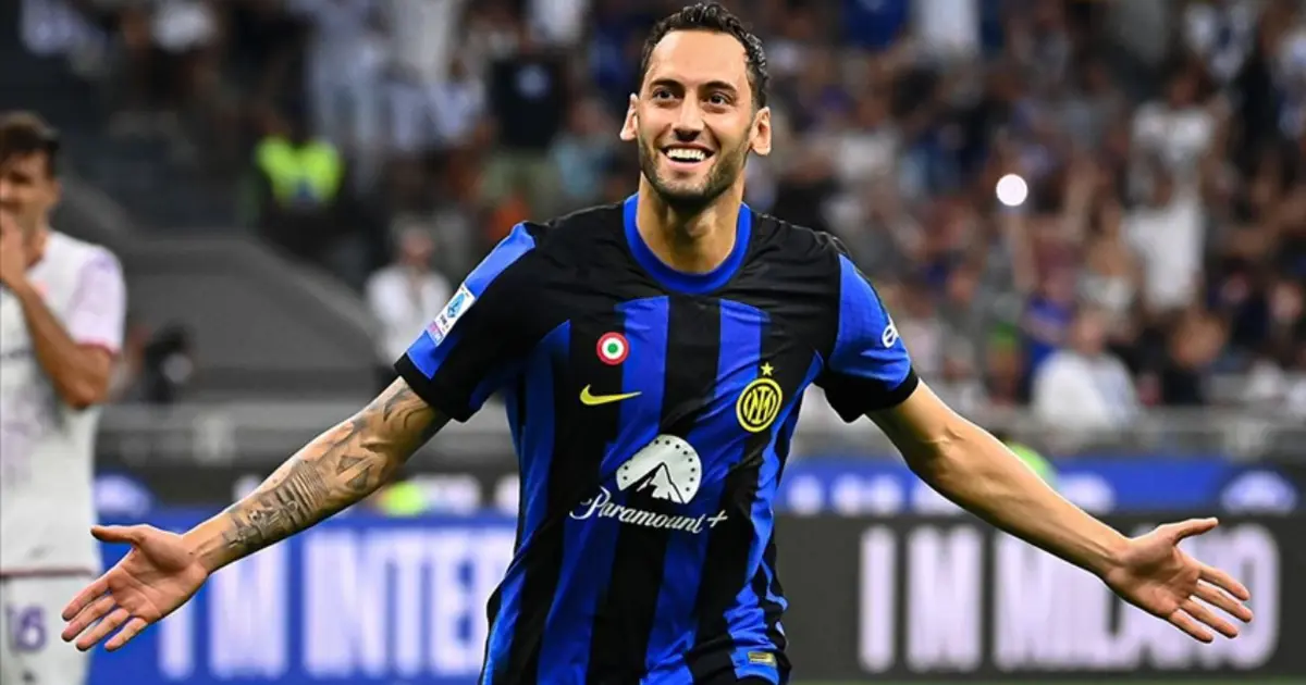 Hakan Çalhanoğlu, Inter'de ekim ayının futbolcusu seçildi