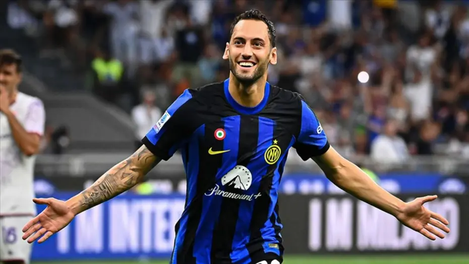Hakan Çalhanoğlu, Inter'de ekim ayının futbolcusu seçildi
