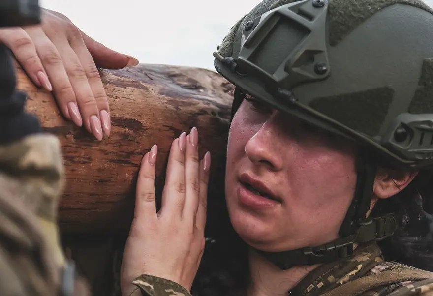 Ukraynalı kadınlar cephede görev almak için hazırlık yapıyor 39 Ukraynalı kadınlar cephede görev almak için hazırlık yapıyor 39