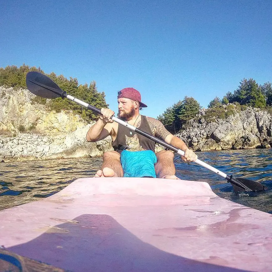 Yolda bulduğu kediyle dünya turu yaptı 12