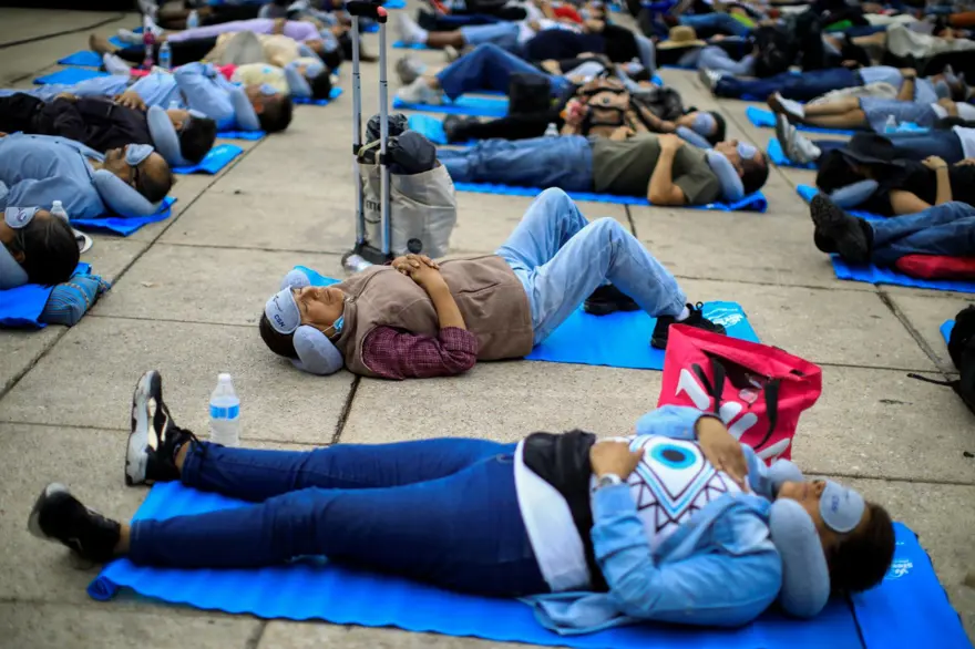 Meksika'da Dünya Uyku Günü: Topluca uykuya daldılar 4 Meksika'da Dünya Uyku Günü: Topluca uykuya daldılar 4