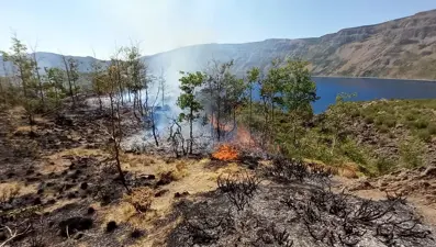 Nemrut Krater Gölü çevresinde korkutan yangın