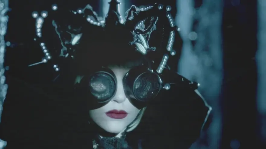 Gaga'dan homoerotik bir askeri fantezi 15