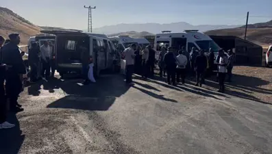 Siirt'te öğretmenleri taşıyan servis kaza yaptı: 12 yaralı