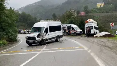Giresun'da 2 minibüs çarpıştı, 10 tarım işçisi yaralandı